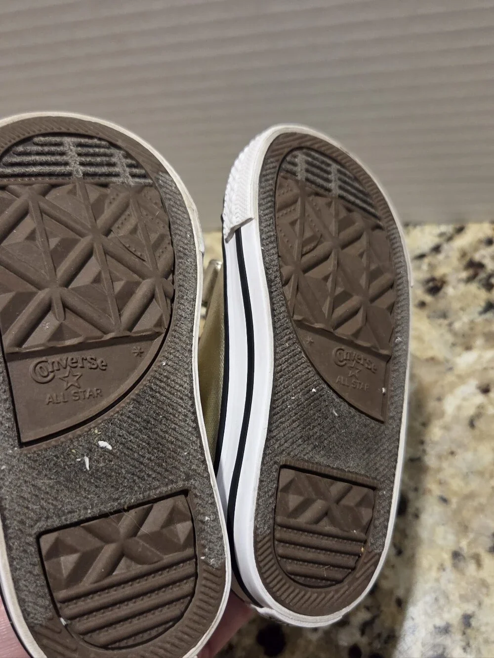 Converse Toddler Kids Chuck Taylor All Star 2V Shoes Gold Star Size 6